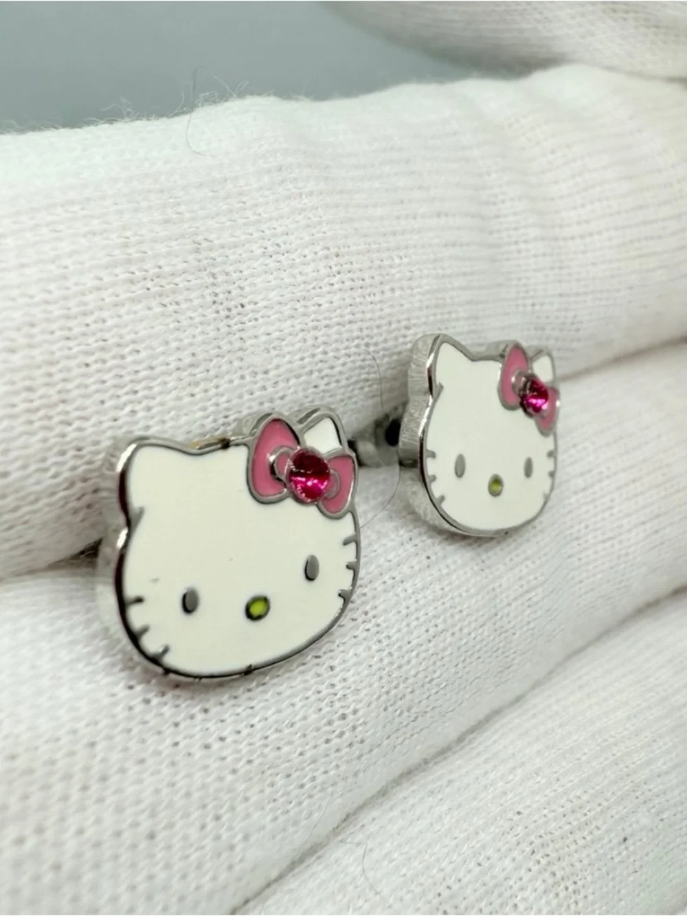 Hello Kitty White Face Pink Bow Stud Earrings with Pink Gem
